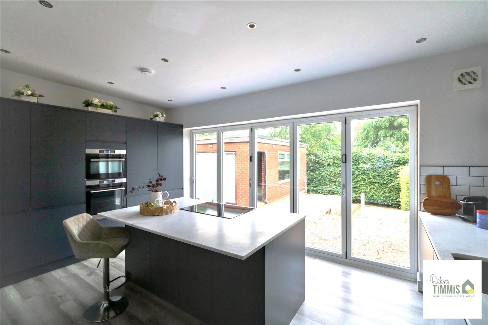 3 bed property in Turnhurst Road, Stoke-On-Trent
